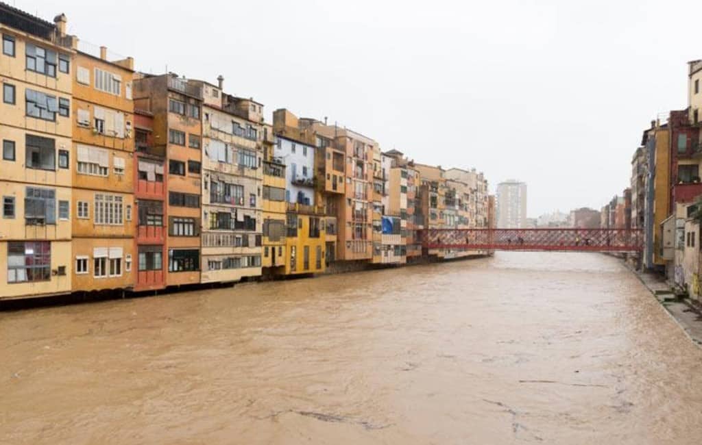 Rivier Ter uit haar oevers getreden in Gerona