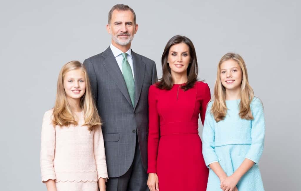 Nieuwe staatsiefoto’s koninklijke familie Spanje gepubliceerd