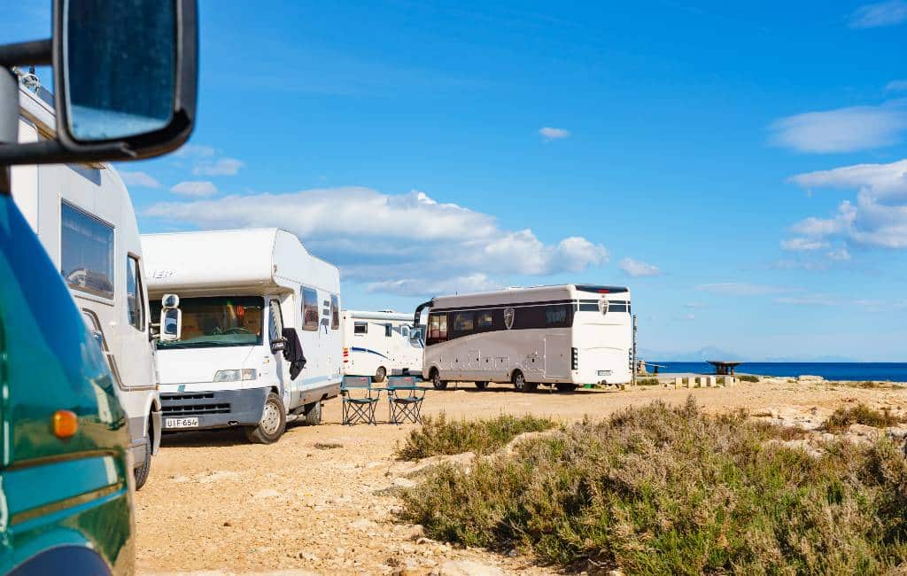 Parkeerverbod in de baaien van Torrevieja om campers weg te sturen