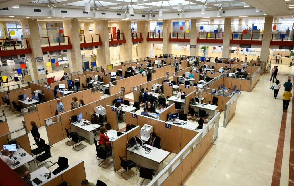 Spaanse ambtenaren menen dat thuiswerken door moet gaan