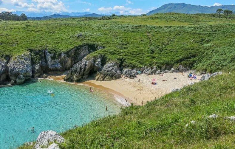 Playa San Antonio del Mar / 123rf