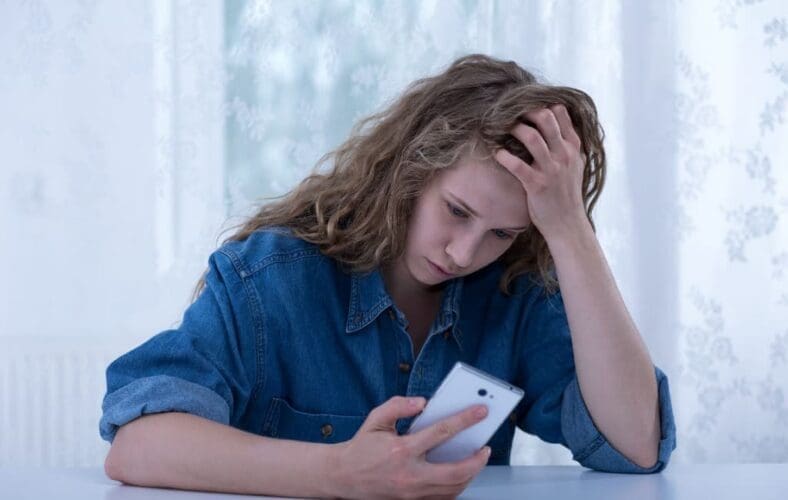 59% Meisjes en jonge vrouwen in Spanje slachtoffer van online intimidatie