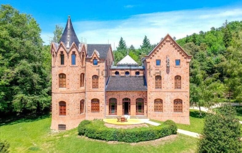 Kasteeltje kopen aan de Costa Brava? Dat is nu mogelijk voor 3,8 miljoen!