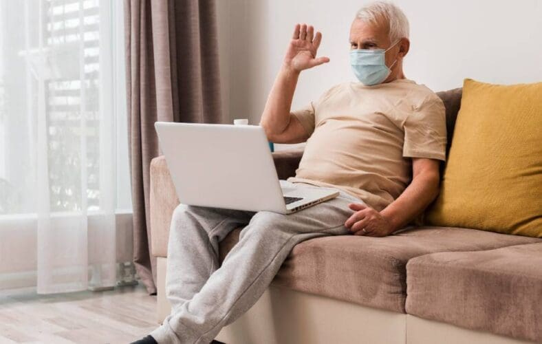 Pandemie zorgt voor minder opa’s en oma’s die in Spanje op kleinkinderen passen