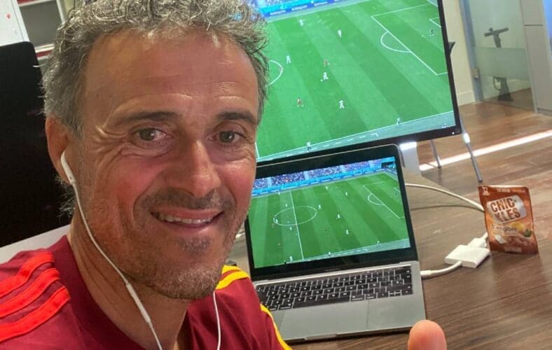 Spaanse bondscoach zorgt voor trending topic vanwege Mercadona kauwgom