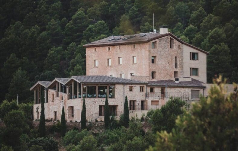 Zonder aluminium, metaal of cement: de architectuur in aarde maakt zijn opmars in Aragón