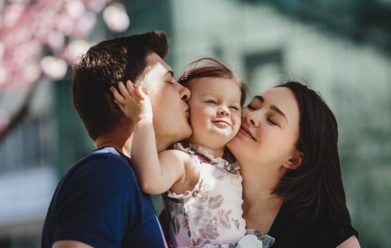 Spaanse minister dient voorstel in voor verlenging ouderschapsverlof en invoer kindergeld