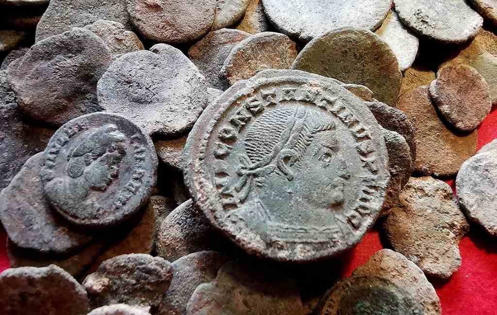 Sneeuwstorm en een das leggen grootste muntschat ooit in Asturië bloot