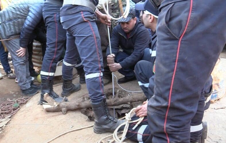 Alle ogen op de Marokkaanse kleuter die in een waterput vastzit