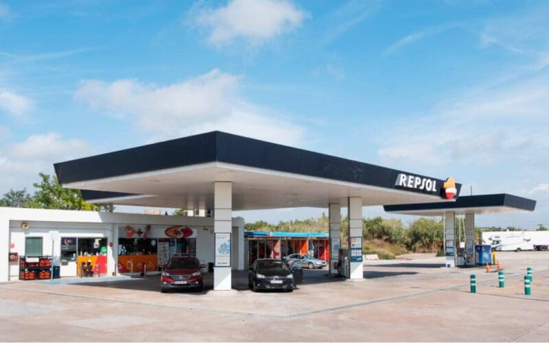 Tankstations Spanje verhogen in aanloop naar 0,20 euro korting brandstofprijzen met 0,10 euro