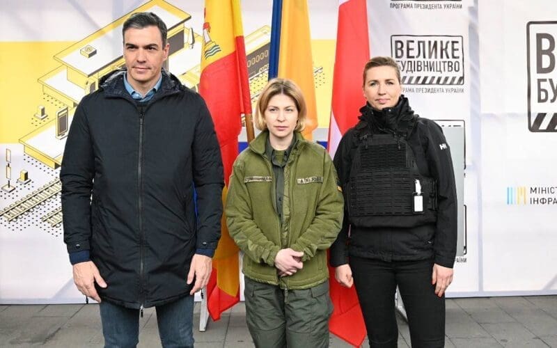 Spanje heeft inmiddels meer dan 134.000 Oekraïense vluchtelingen opgevangen en Spaanse premier bezoekt Zelenski