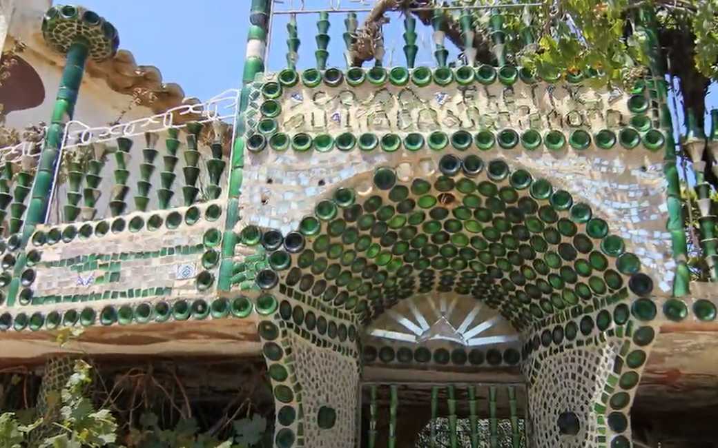 In Aragón staat een huis dat van champagne en cava flessen is gemaakt