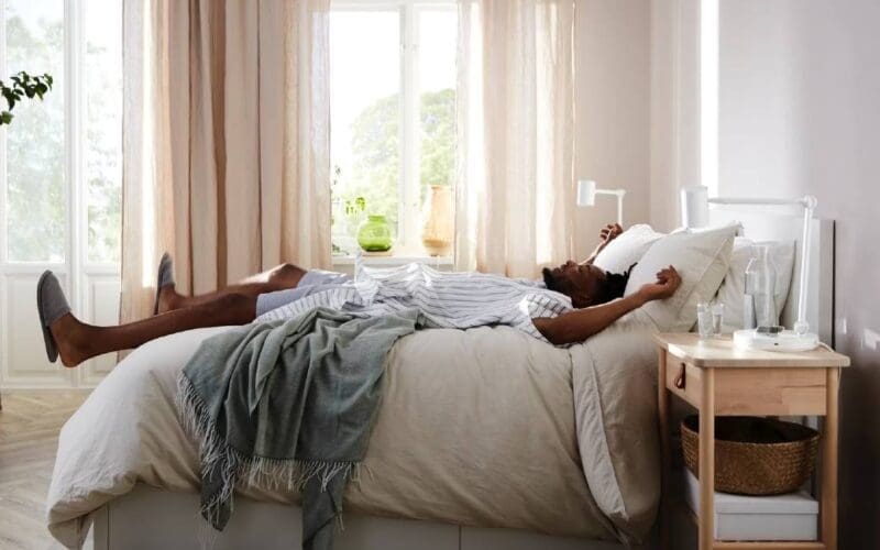 16 personen kregen de kans om een nachtje te slapen in de IKEA van Zaragoza