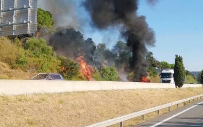 AP-7 snelweg net over de grens in Spanje richting het Zuiden gesloten vanwege natuurbrand (UPDATE)