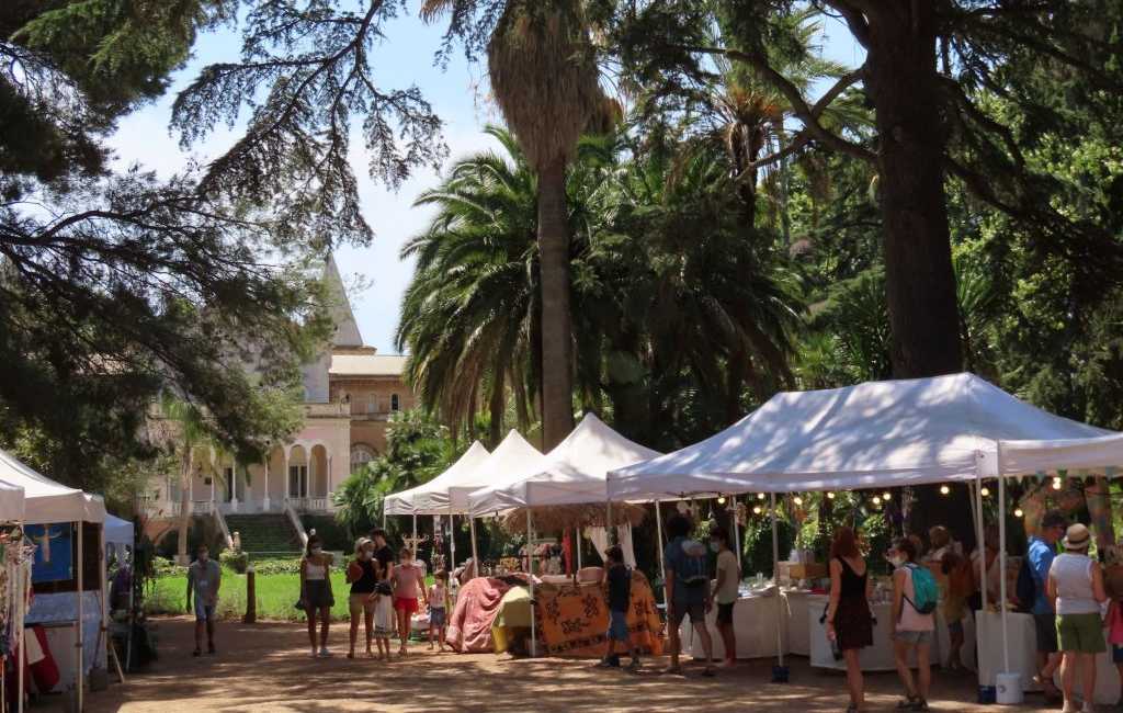 Gezellige ‘slow’ markt met muziek in Parc Samá in Cambrils aan de Costa Dorada