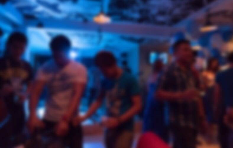 Zestig aangiftes van ‘needle spiking’ in Spanje maar wat of wie zit achter dit prikfenomeen en waarom?