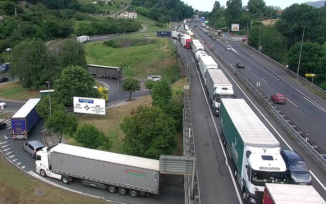 Grensovergang tussen Frankrijk en Spanje in Noord-Spanje gesloten vanwege bosbrand