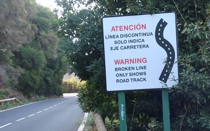 Het vreemde verkeersbord dat je in de bergen in Spanje vaak kunt tegenkomen