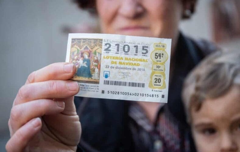 Video’s’ kerstloterij El Gordo gepresenteerd waar gemiddeld per persoon 64 euro aan wordt besteed
