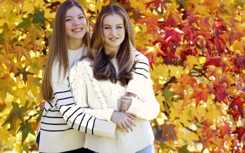 Spaanse koningshuis stuurt kerstwens met Leonor en Sofia in ZARA-kleding