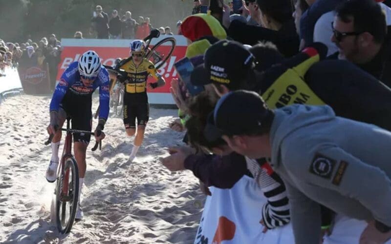 Nederlanders Mathieu Van der Poel en Fem van Empel winnen Wereldbekerwedstrijd veldrijden in Benidorm