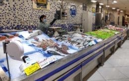 Wat is het verschil tussen de blauwe en groene kisten bij de visafdeling van Mercadona?