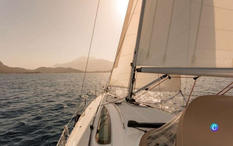 Spaans koppel wil de wereld rond zeilen met baby van 9 maanden