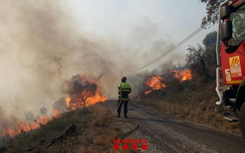 Franse bosbrand bereikt Spaans grondgebied aan de Costa Brava (UPDATE)
