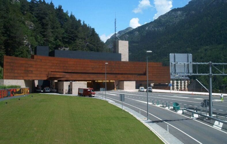 Somport-grenstunnel in Huesca bestaat 20 jaar met in totaal 8 miljoen voertuigen