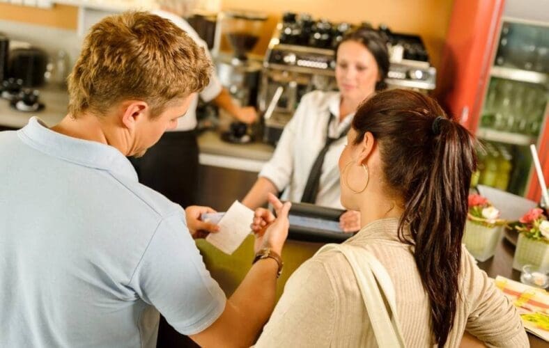 Bestek, water, brood en wat er wel en niet extra afgerekend mag worden in Spanje