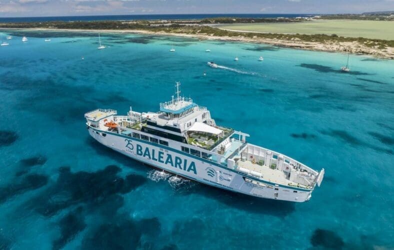 Eerste elektrische veerboot tussen Ibiza en Formentera in gebruik genomen