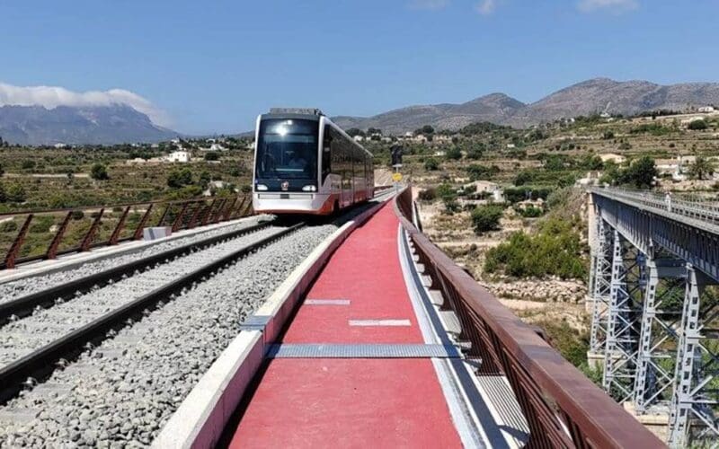 Kusttram rijdt nu rechtstreeks van Denia naar Calpe over nieuw viaduct