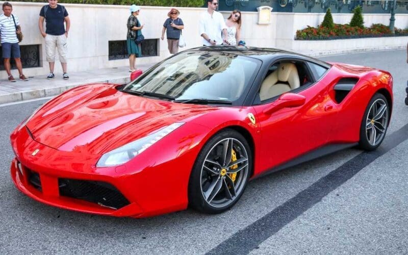 Wat kost een Ferrari in Spanje en waar kun je deze kopen (of huren)