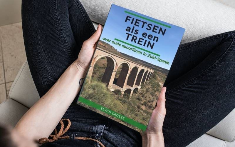 NIEUW BOEK: ‘Fietsen als een trein’ over fietstochten over oude spoorlijnen