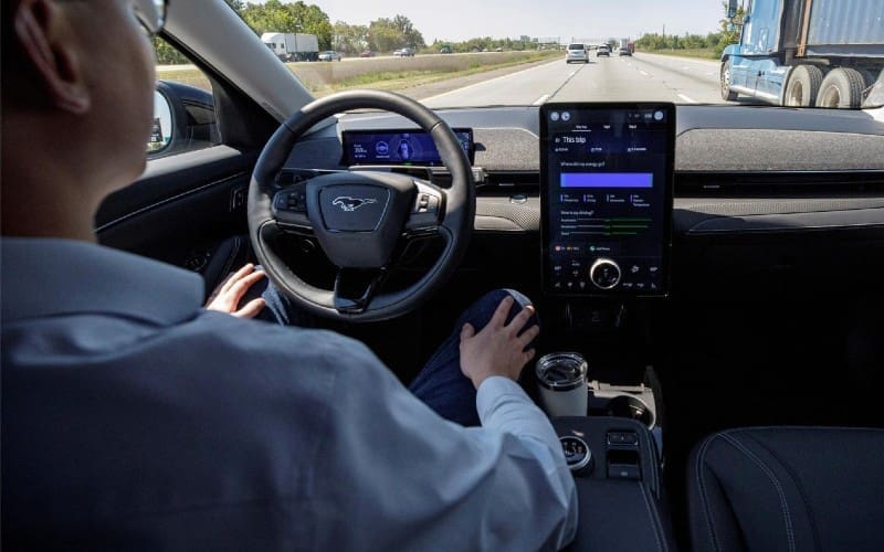 Ford lanceert in Spanje de eerste handsfree auto die zelf kan rijden