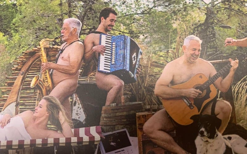 Een heel dorp dat zich blootgeeft voor het goede doel in Murcia