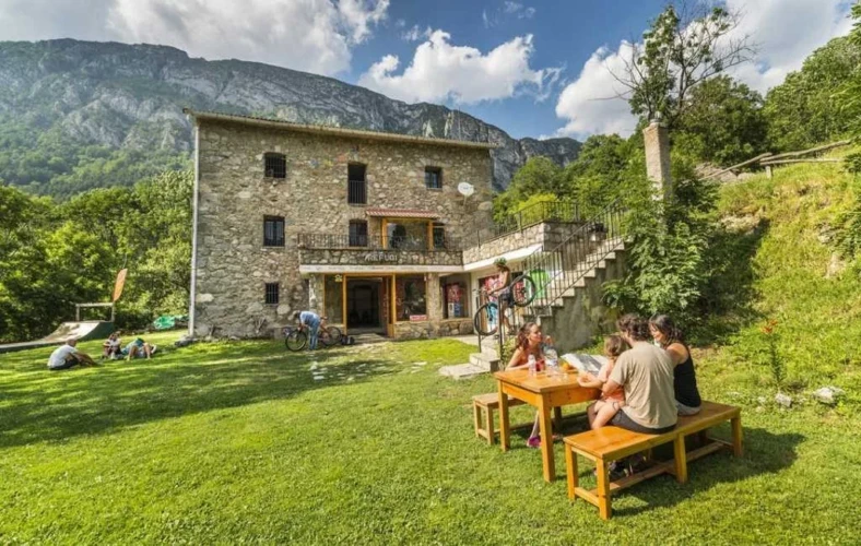 Meer toeristen kozen in 2023 voor appartementen, campings en Turismo Rural in Spanje