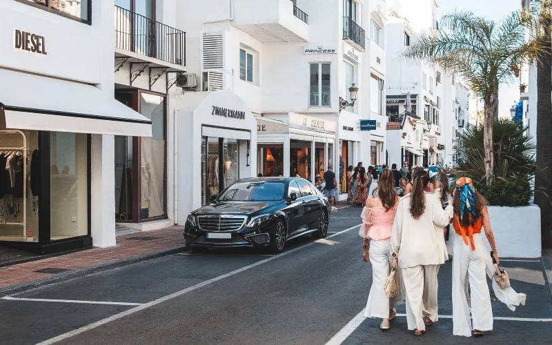 Puerto Banús: de duurste en luxste haven van Spanje die duurzaam wil worden