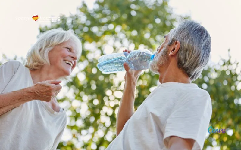Kun je water drinken uit een fles die over datum is?