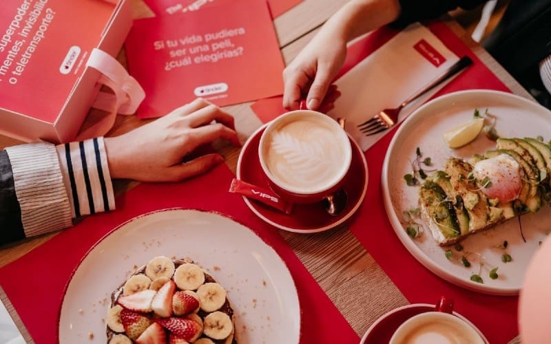 Een miljoen gratis ontbijten in Vips voor Tinder-singles in Spanje