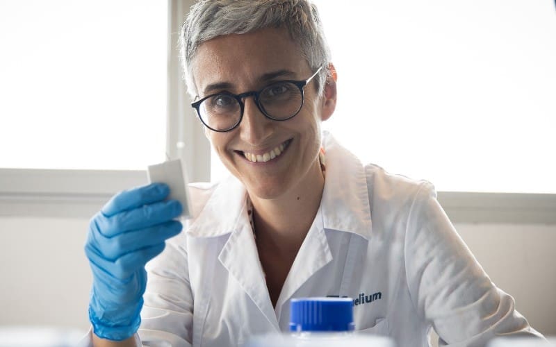 Spaanse uitvindster bedenkt duurzame papieren batterijen