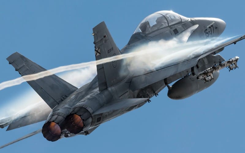 Wat is de vliegtijd van Noord- naar Zuid-Spanje volgens de Spaanse luchtmacht?