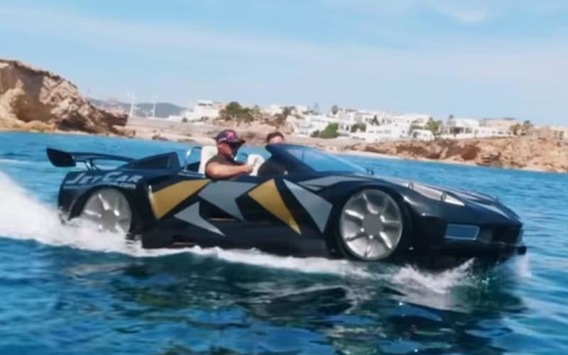 De nieuwste sensatie op Ibiza zijn de waterauto’s