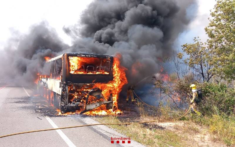 Bosbrand in Tarragona: verkeerschaos, evacuatie camping en onderbreking hoge snelheidstreinen