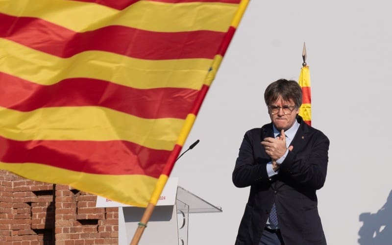 Puigdemont keert na zeven jaar vluchten voor de Spaanse justitie terug naar Barcelona, maar verdwijnt weer