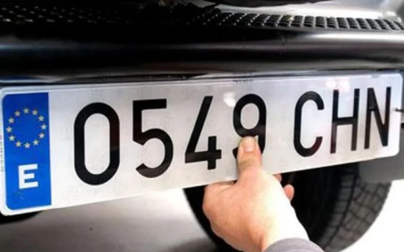 Hoge boete voor Spaanse man die kleine aanpassing aan nummerplaat doet