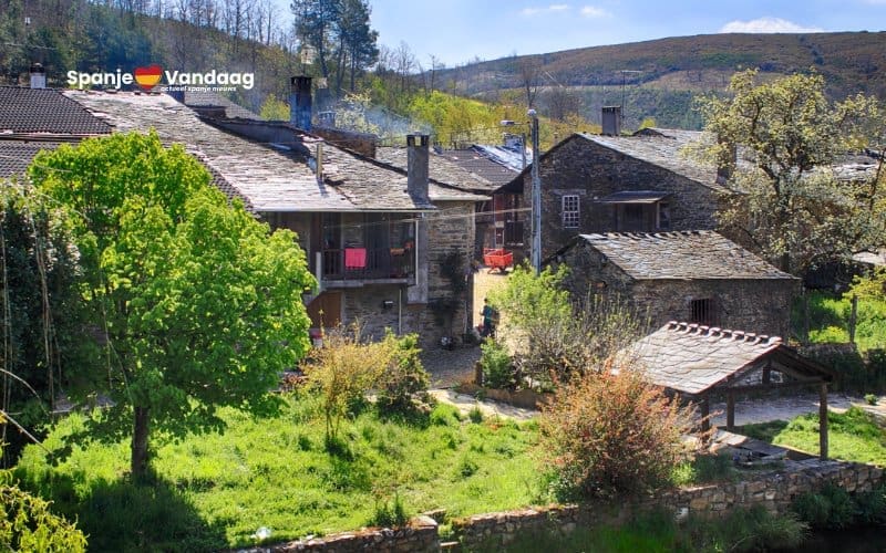 Uniek Spaans grensdorp leeft met twee tijdzones en drie talen