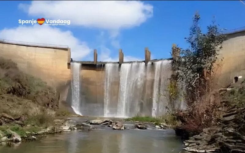 Dorp ontruimd vanwege scheur in stuwdam in Huelva in Andalusië