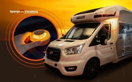 Hoe moet het verplichte V-16 noodsignaal op een kampeerauto geplaatst worden in Spanje?