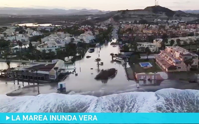 Storm veroorzaakt overstromingen in naturistenwijk van Vera in Almería